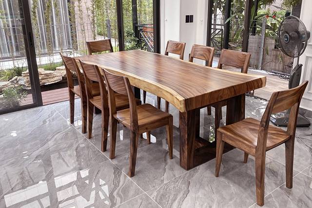 Ảnh 1: Mẫu bàn ăn từ gỗ tự nhiên