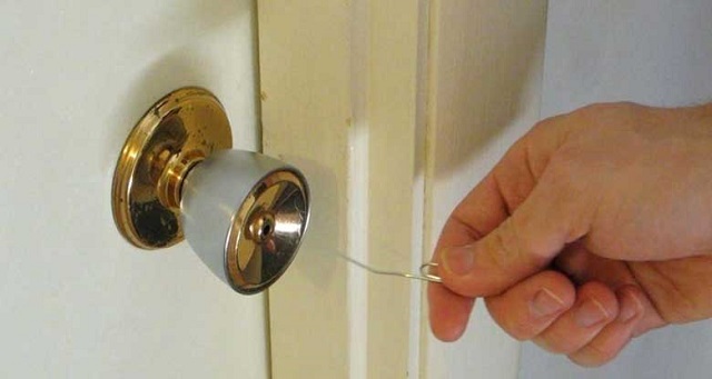 +10 Cách Mở Ổ Khóa Khi Bị Mất Chìa Đơn Giản, Hiệu Quả 2 Dây kẽm, dây thép có thể sử dụng để mở ổ khóa khi mất chìa