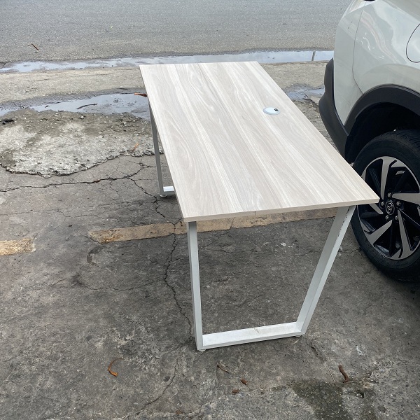 Bàn Làm Việc Chân Sắt Chữ U 1m2 Sơn Tĩnh Điện - BLVVP63 6 Bàn Văn Phòng Khung Chân Sắt Sơn Tĩnh Điện - BLVVP63
